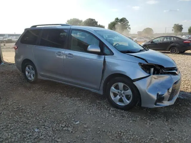 2018 TOYOTA SIENNA LE  