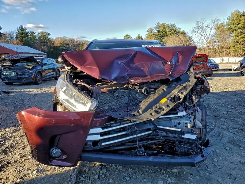2018 TOYOTA HIGHLANDER SE  