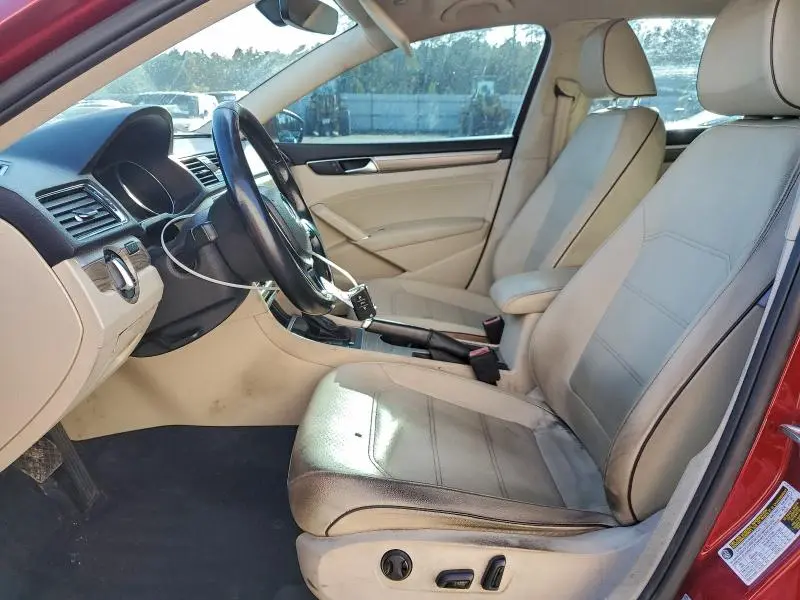 2018 VOLKSWAGEN PASSAT SE  