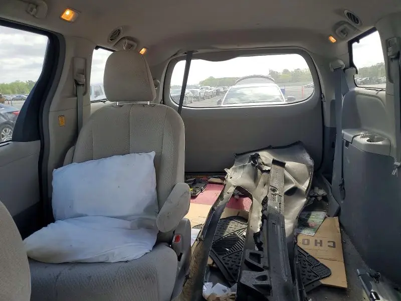 2012 TOYOTA SIENNA LE 8-PASSENGER  
