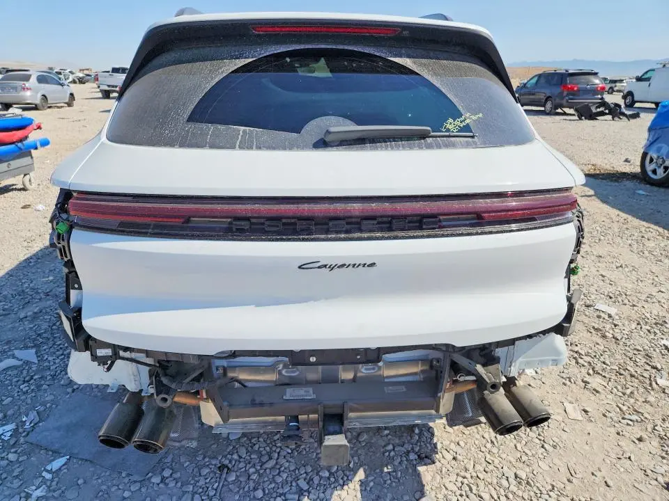 2025 PORSCHE CAYENNE   