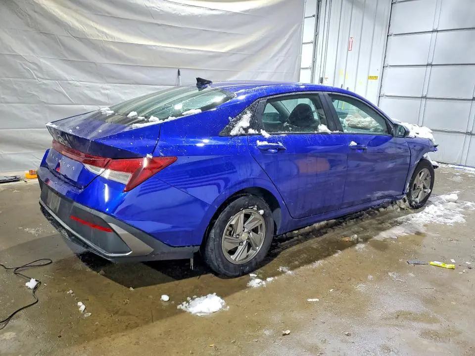 2025 HYUNDAI ELANTRA SE  