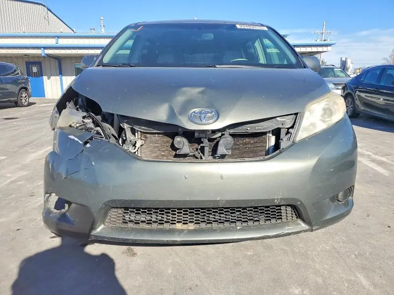 2011 TOYOTA SIENNA LE  