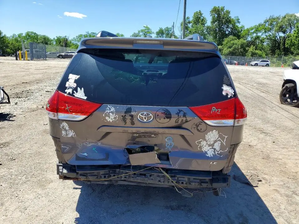 2012 TOYOTA SIENNA LE  