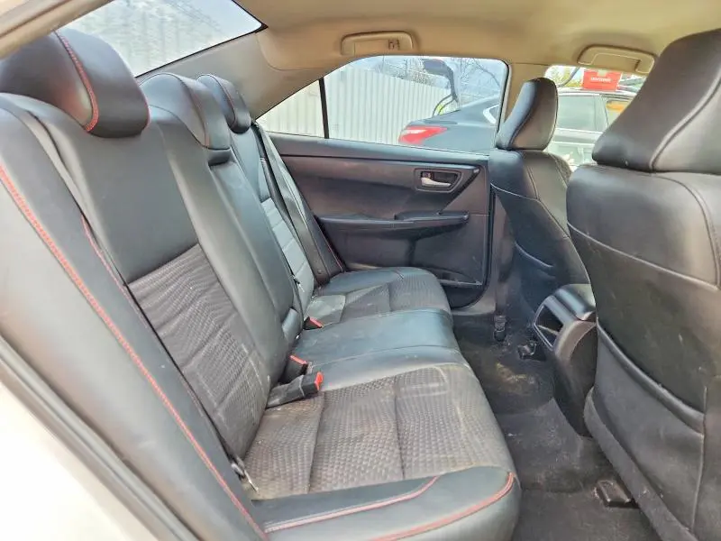 2015 TOYOTA CAMRY SE  