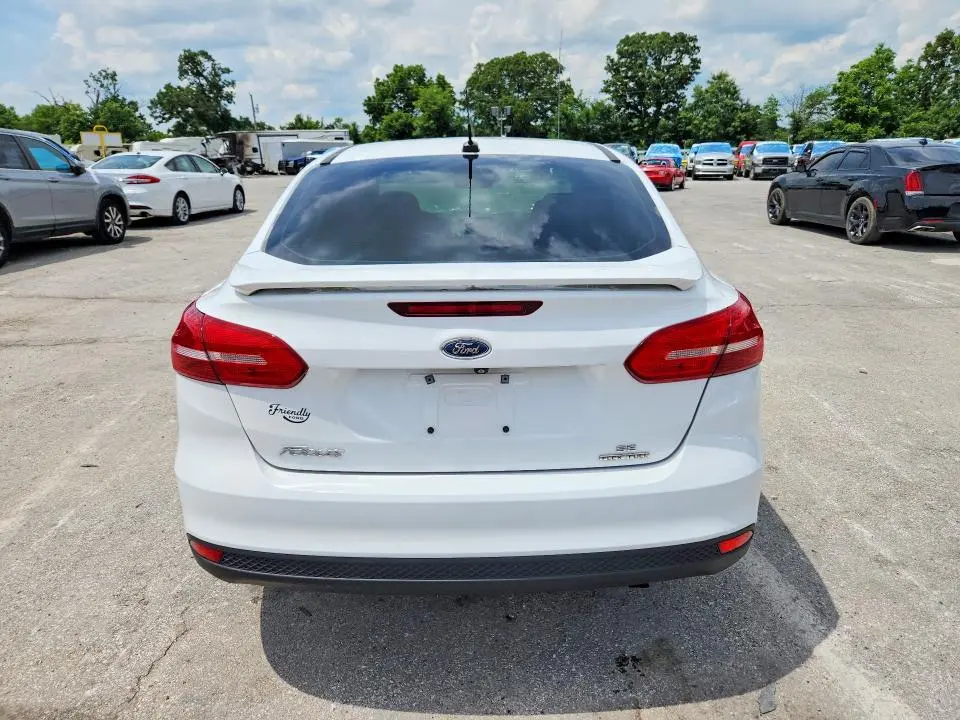 2015 FORD FOCUS SE  