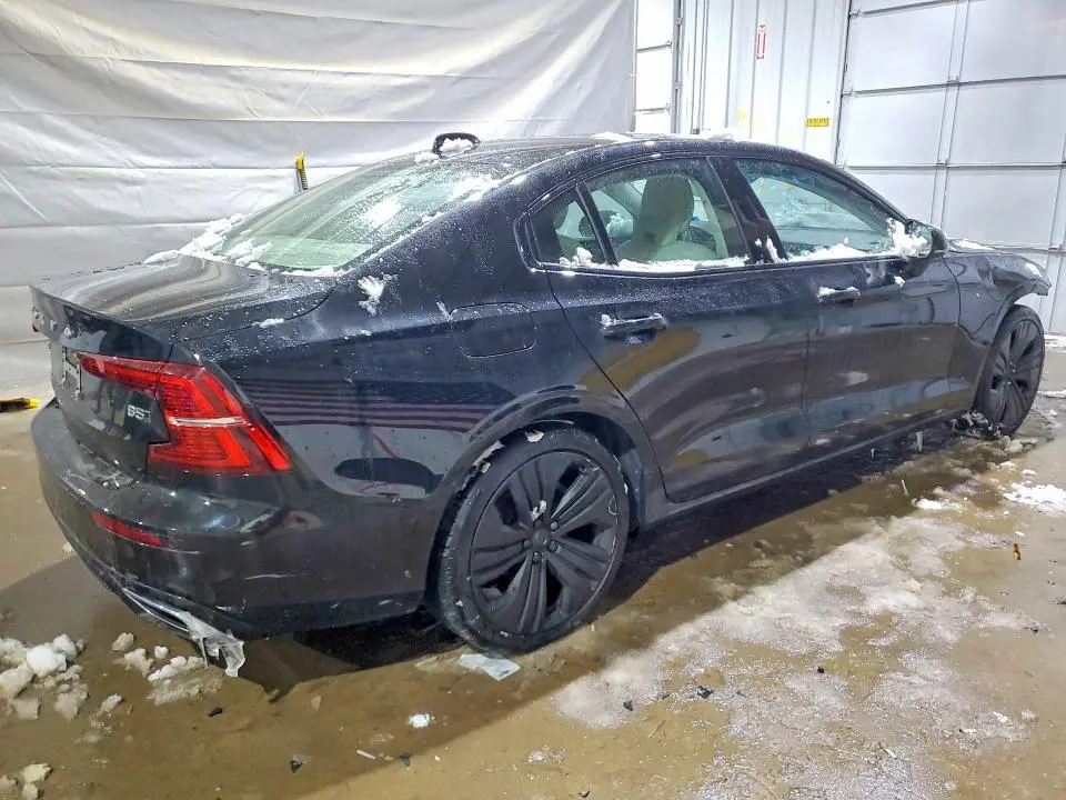 2022 VOLVO S60 B5 MOMENTUM  