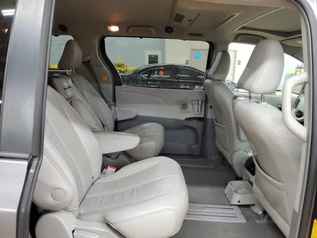 2012 TOYOTA SIENNA XLE  