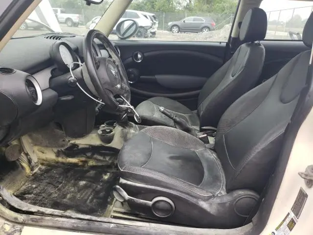 2011 MINI COOPER 