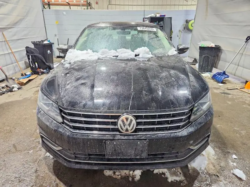 2016 VOLKSWAGEN PASSAT SE  