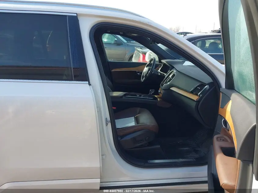 2021 VOLVO XC90 T6 MOMENTUM 7 PASSENGER