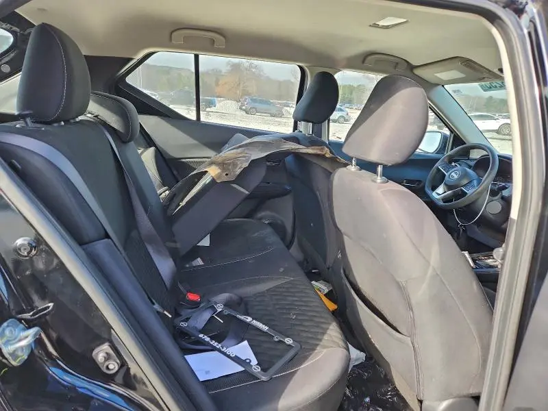 2022 NISSAN KICKS SV  