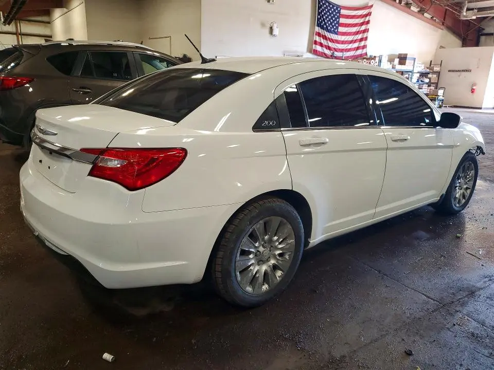 2013 CHRYSLER 200 LX  