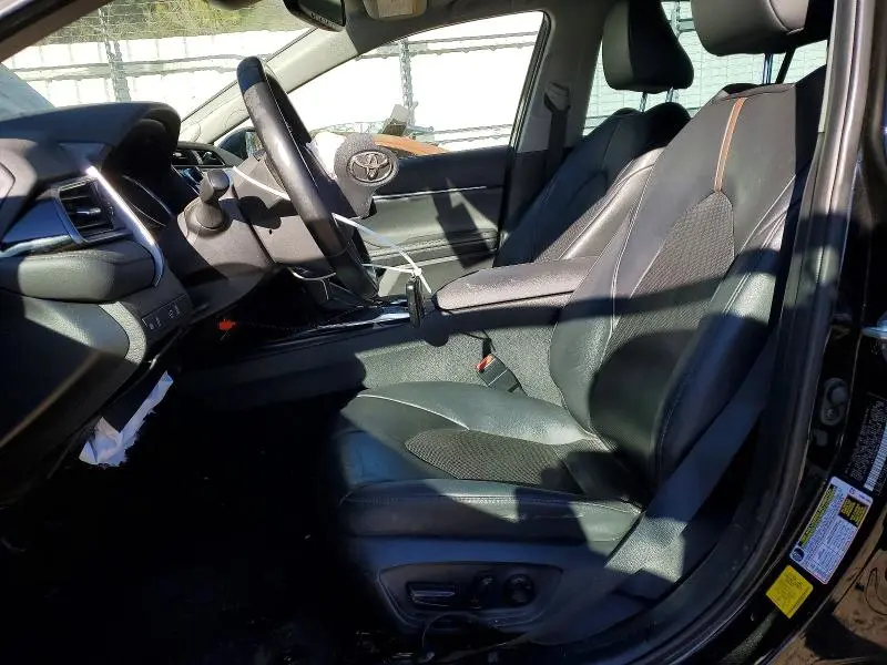 2020 TOYOTA CAMRY XLE  