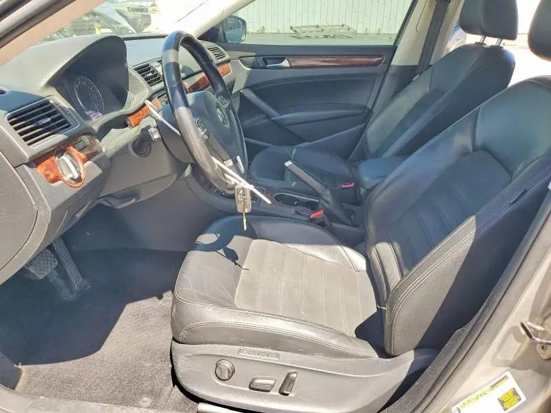 2013 VOLKSWAGEN PASSAT   