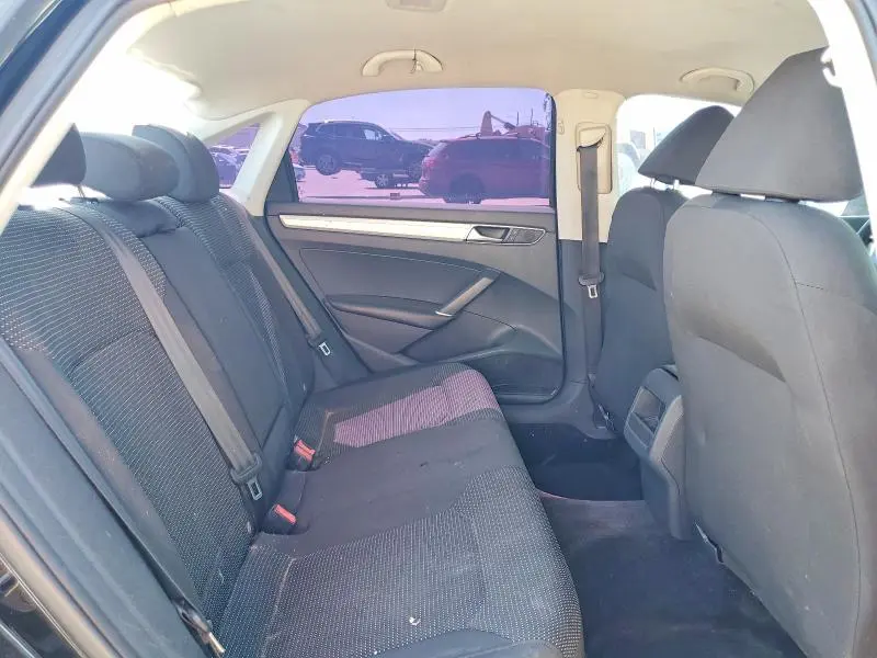 2016 VOLKSWAGEN PASSAT   