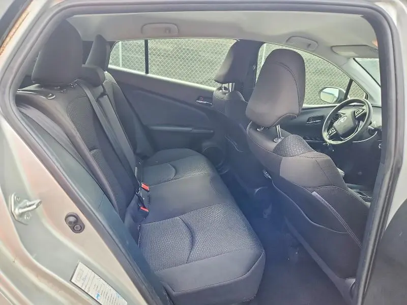 2022 TOYOTA PRIUS LE  