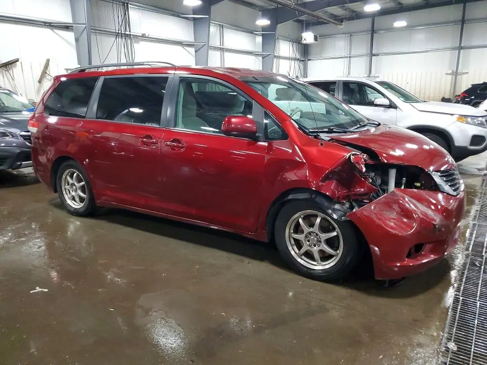 2011 TOYOTA SIENNA LE  