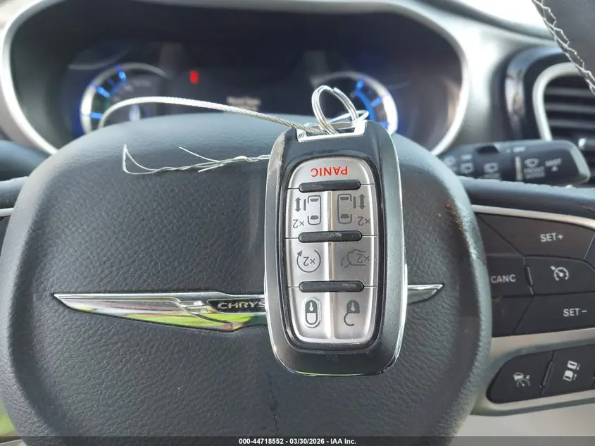 2022 CHRYSLER PACIFICA HYBRID TOURING L