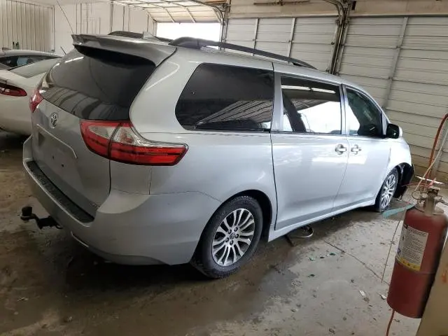 2019 TOYOTA SIENNA XLE  