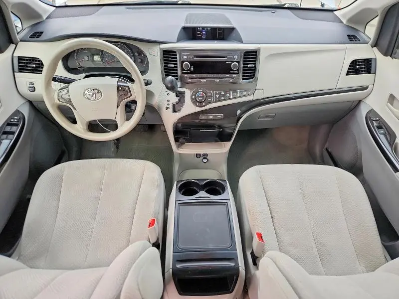 2014 TOYOTA SIENNA LE  