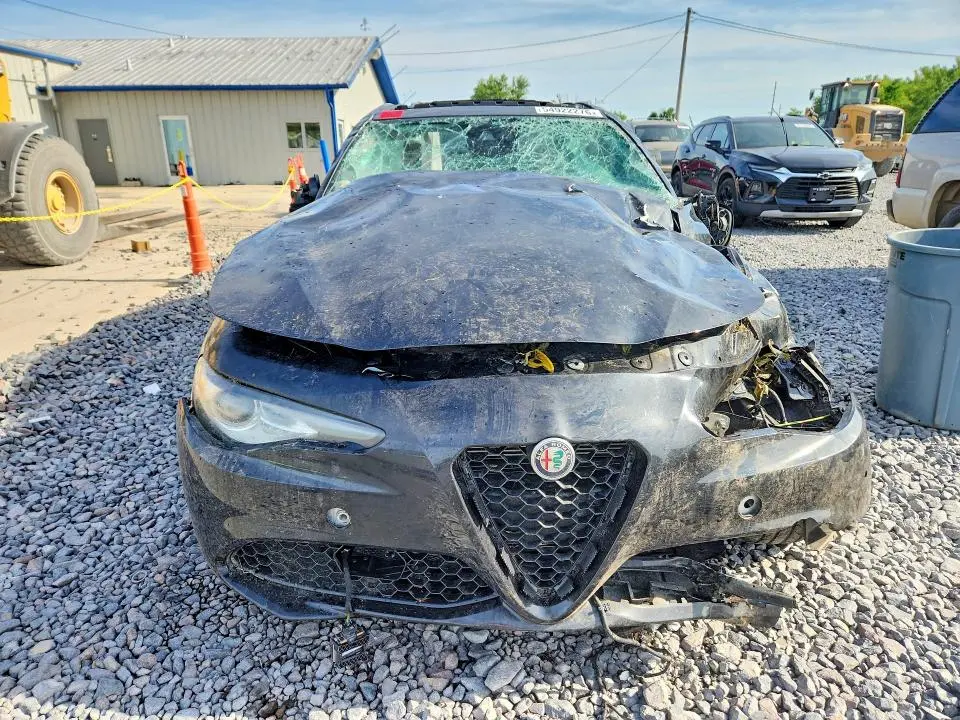 2021 ALFA ROMEO GIULIA TI  
