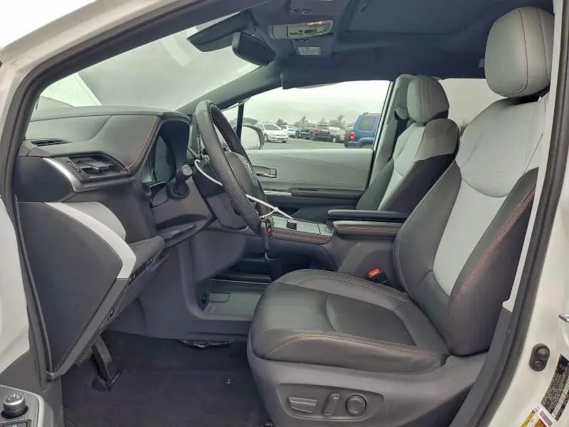 2021 TOYOTA SIENNA XSE  