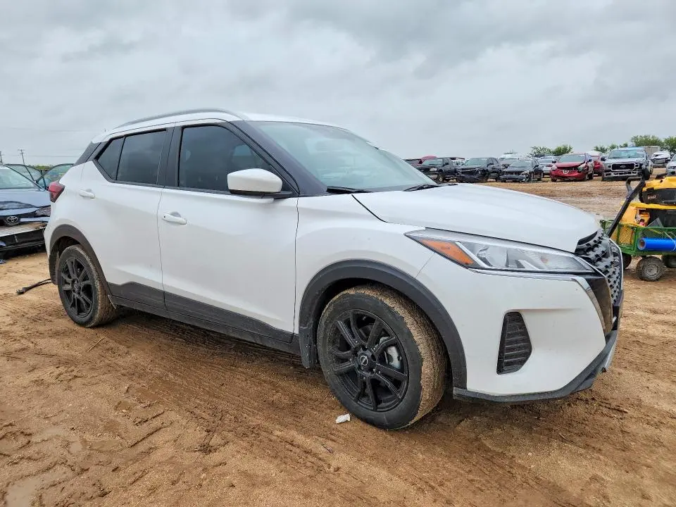 2023 NISSAN KICKS SV  
