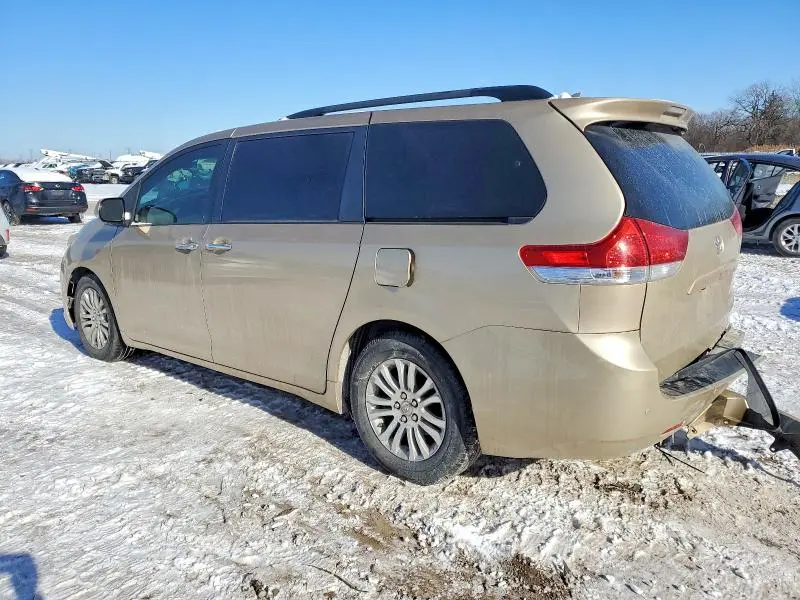 2011 TOYOTA SIENNA   