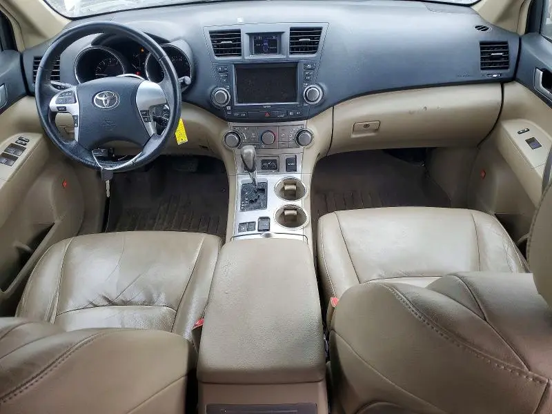 2012 TOYOTA HIGHLANDER SE  