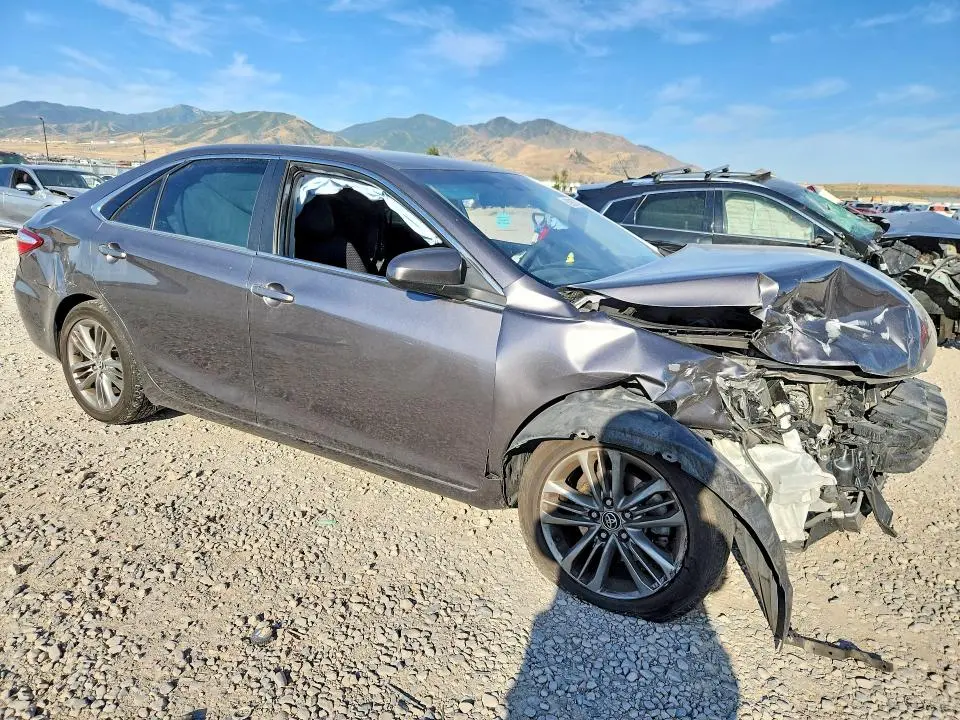 2015 TOYOTA CAMRY SE  
