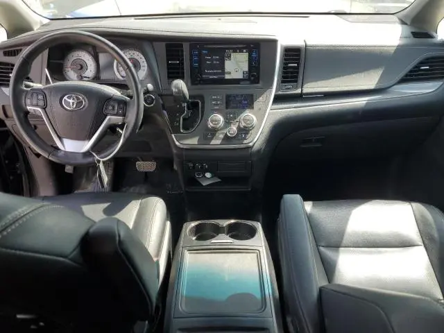 2016 TOYOTA SIENNA SE  