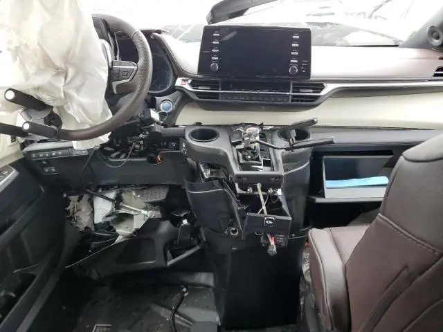 2023 TOYOTA SIENNA LIMITED  