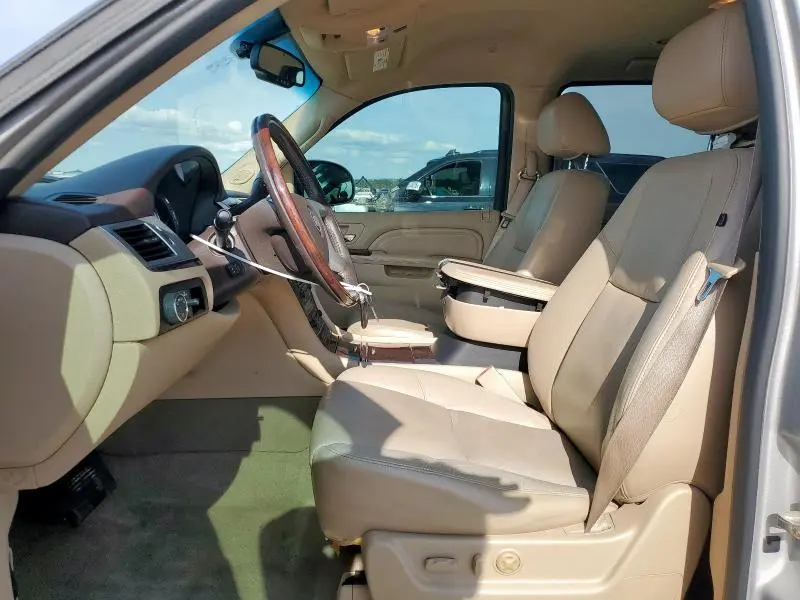 2010 CADILLAC ESCALADE   