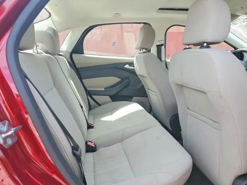 2015 FORD FOCUS SE  