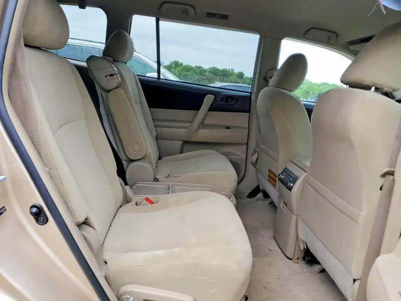 2010 TOYOTA HIGHLANDER BASE  