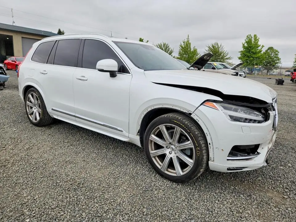 2017 VOLVO XC90 T6  