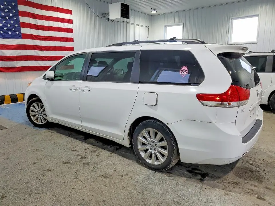 2013 TOYOTA SIENNA LE 7-PASSENGER  