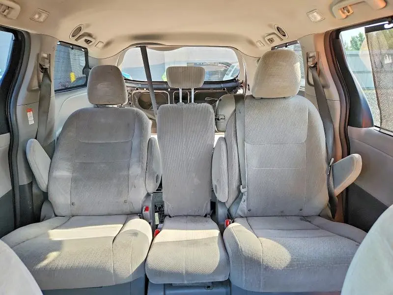 2015 TOYOTA SIENNA LE  