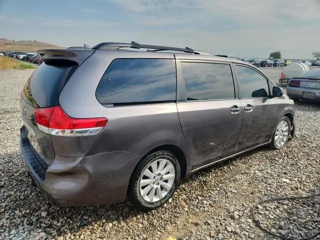 2011 TOYOTA SIENNA XLE  