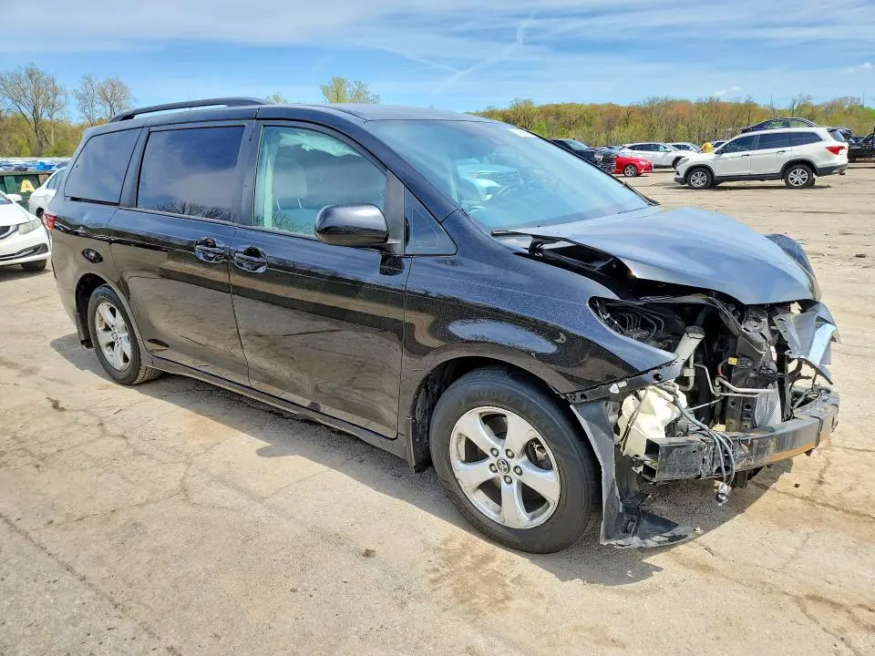 2020 TOYOTA SIENNA LE  