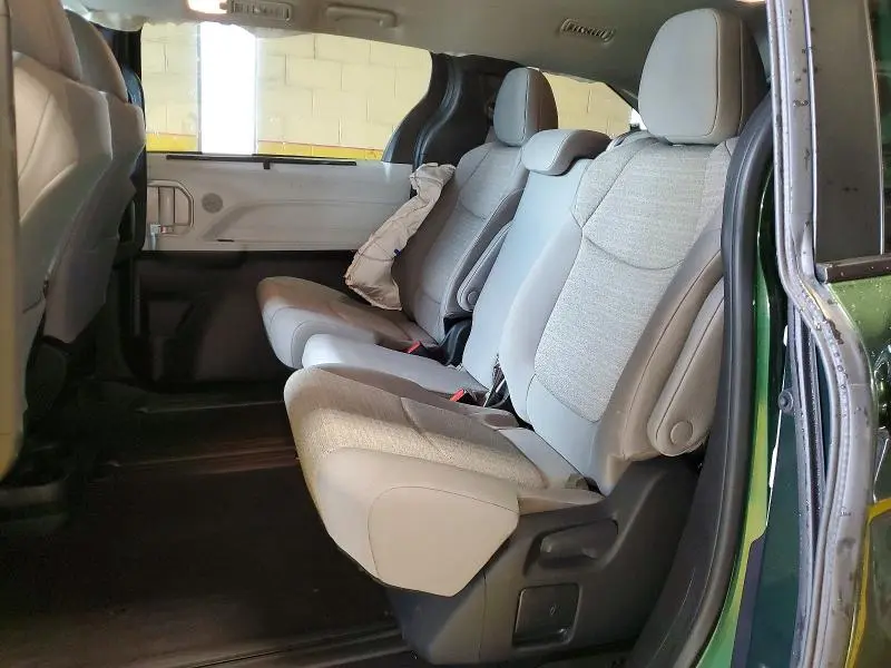 2025 TOYOTA SIENNA LE 8-PASSENGER  