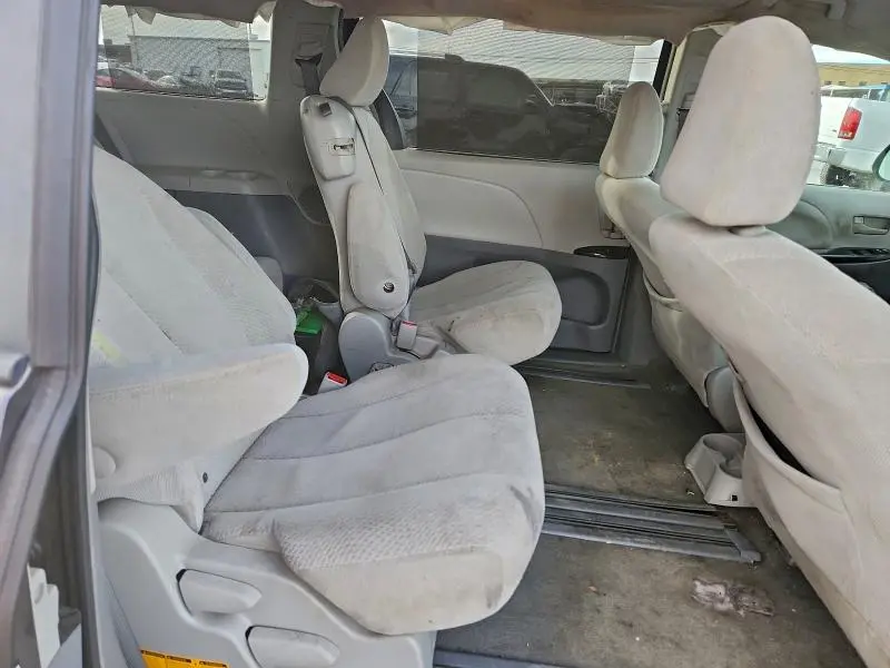 2012 TOYOTA SIENNA LE  
