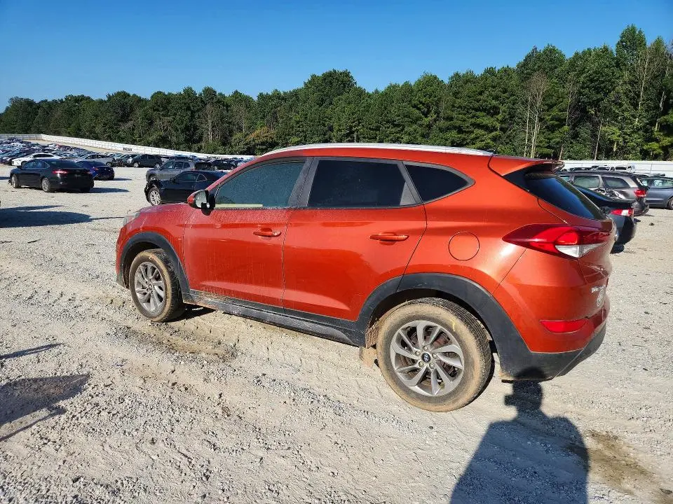 2016 HYUNDAI TUCSON SE  