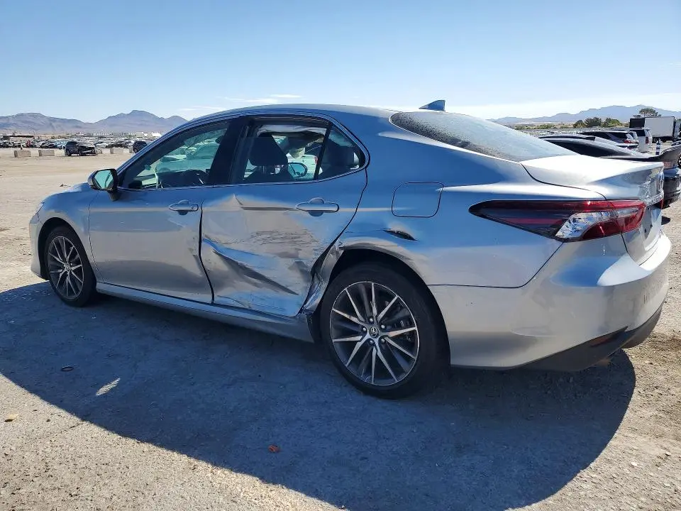 2023 TOYOTA CAMRY XLE  