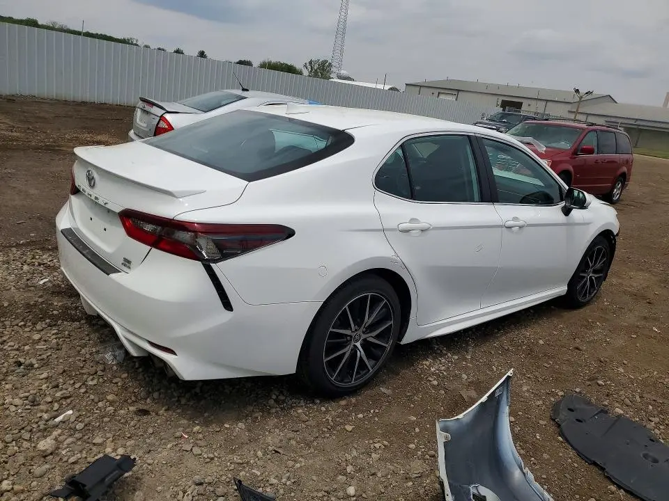 2022 TOYOTA CAMRY SE  
