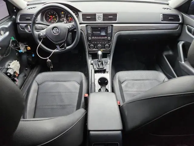 2017 VOLKSWAGEN PASSAT SE  