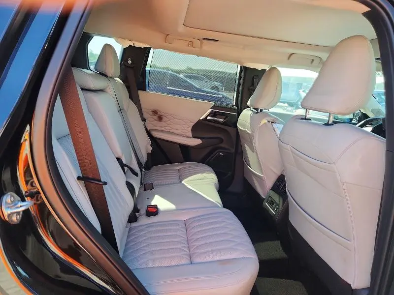 2025 MITSUBISHI OUTLANDER SEL  