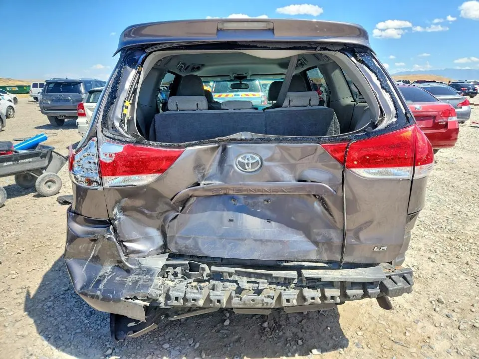 2011 TOYOTA SIENNA LE  