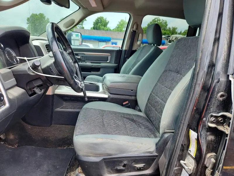 2016 RAM 1500 SLT  